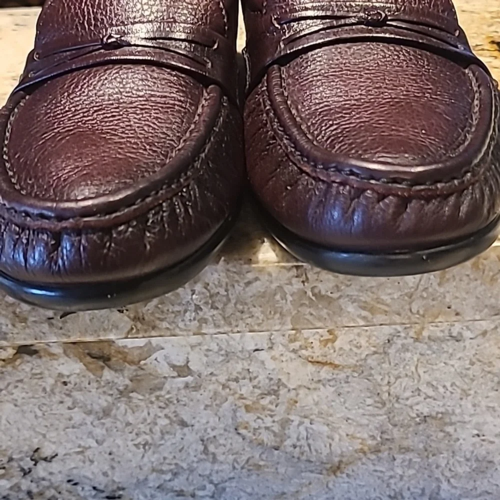 SAS women's Loafers. Sz9.5 in Excellent condition. Antique wine (#1588)